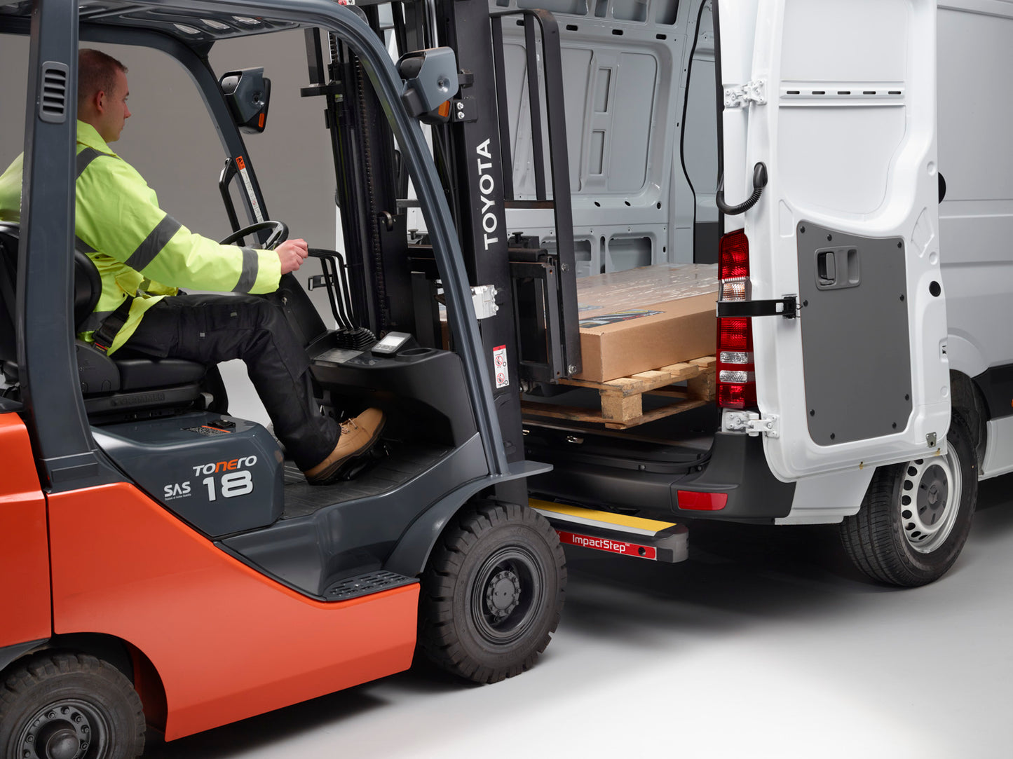 Rhino ImpactStep – Mercedes Sprinter 2018>
